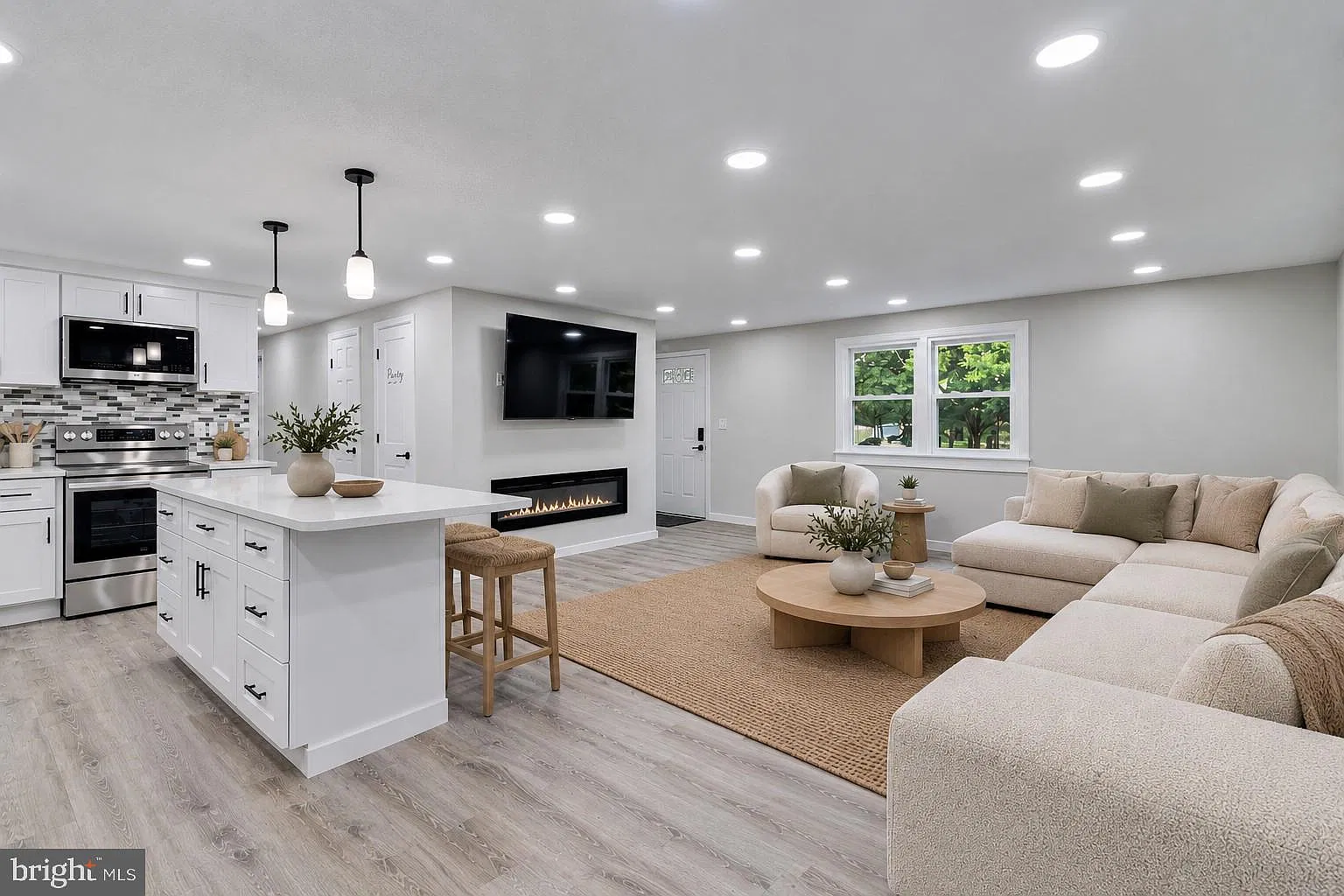 3 bed, 1200 sqft, $2,700 — Photo 3