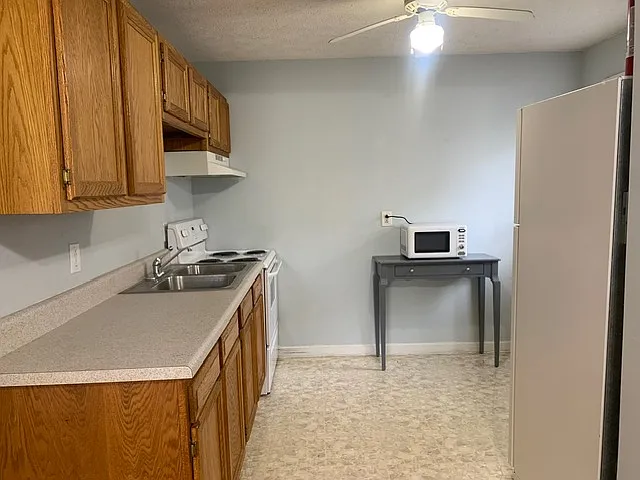 132 E Winchester St #2 — Photo 4