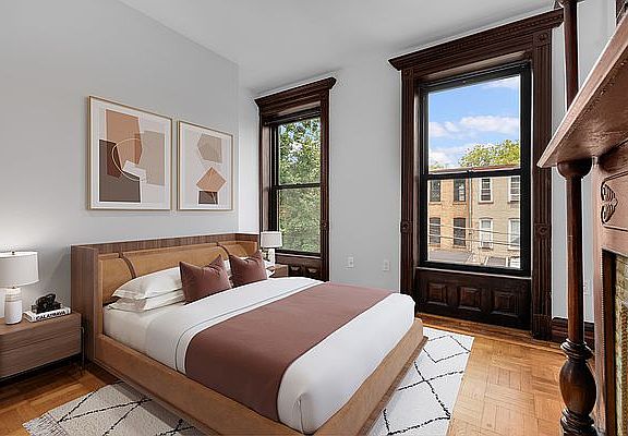 4th image of 717 Halsey St Floor 2