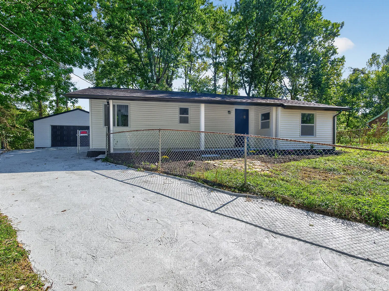 3 bed, 1030 sqft, $2,000 — Photo 3