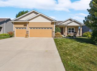 1016 Provence Ln, Belle Plaine, MN 56011