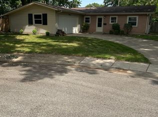 19 Eton Ct, Springfield, IL 62702