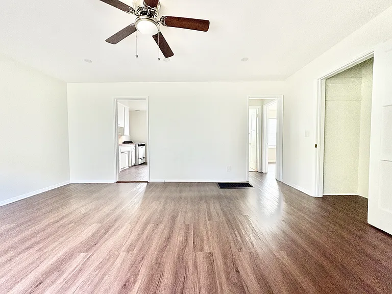 1061 E Broadway — Photo 23