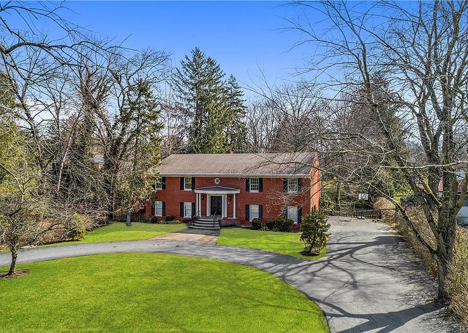 1st image of 3 Woodland Dr #1