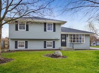 2304 Mecan Dr, Naperville, IL 60564