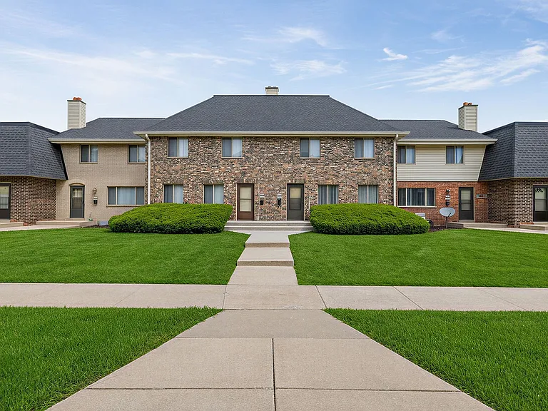 Stone Point Apartments Exterior