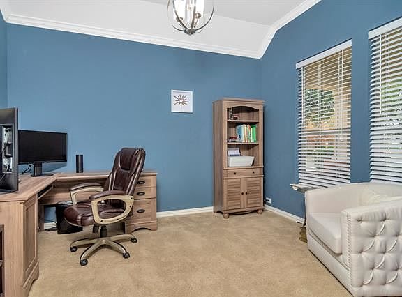 5th image of 325 Highland View Dr