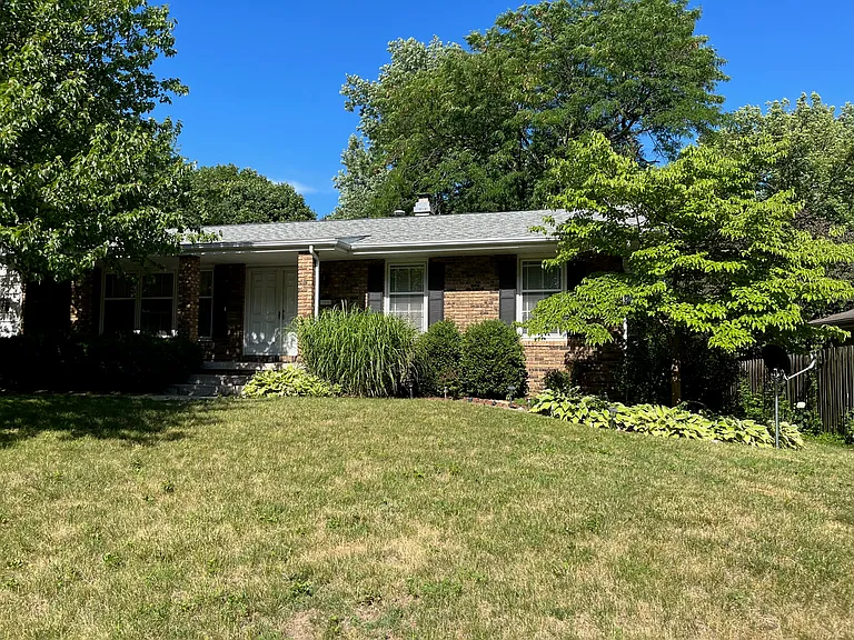 208 Doud Dr — Photo 1