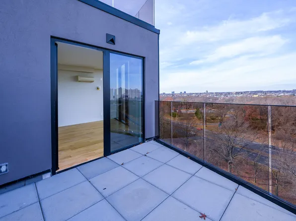 1890 Pelham Parkway South image 6 of 16