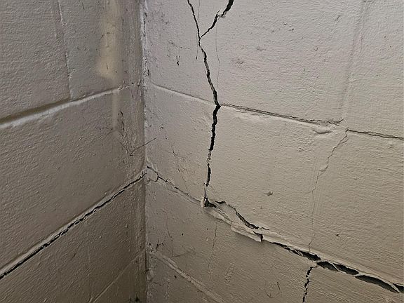 3rd image of 20717 Moross Rd
