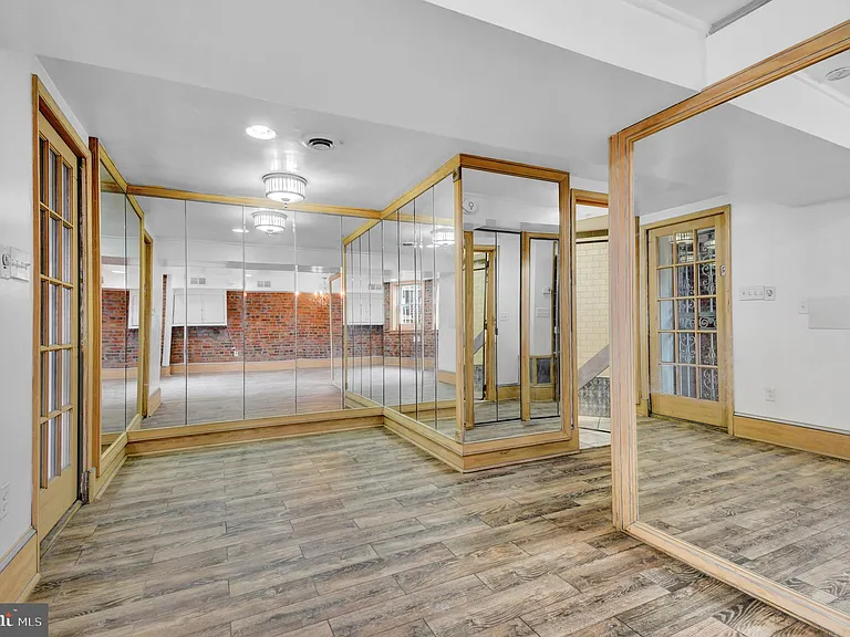 1118 Girard St NW #B — Photo 6