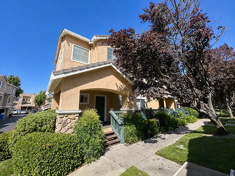 5000 Starling St — Photo 2