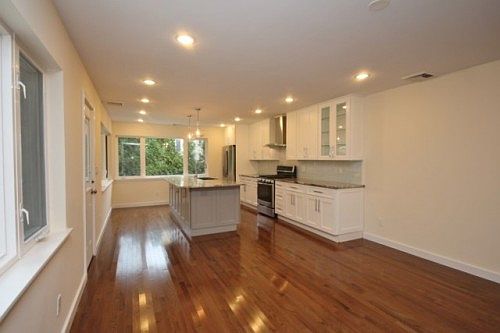 5th image of 76 Willow Dr