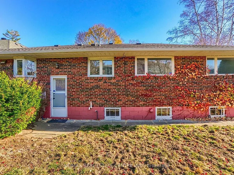 585 Indian Rd N — Photo 15