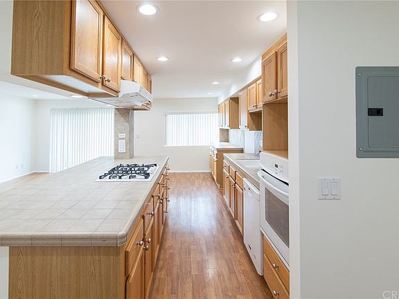 4th image of 6342 Morse Ave APT 206