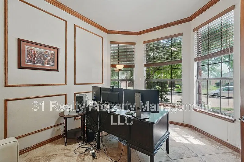 5 bed, 3.5 bath, 3398 sqft, $3,200 — Photo 4