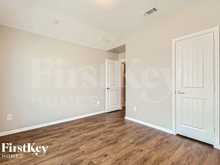 1825 Ridgecrest Dr — Photo 19