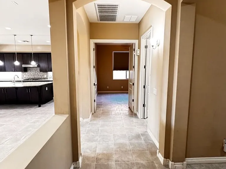 268 E Powell Way — Photo 18