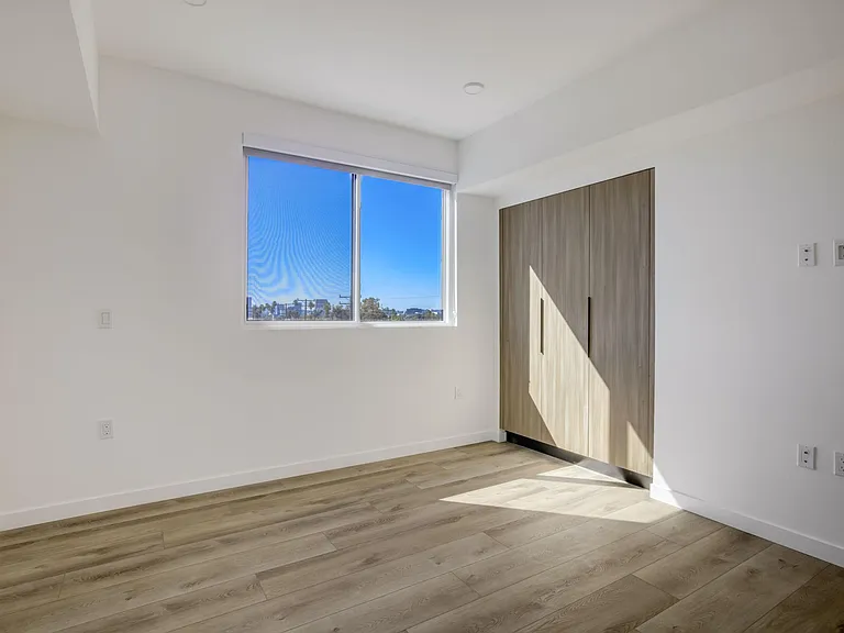 Fairfax Apartments — Photo 40