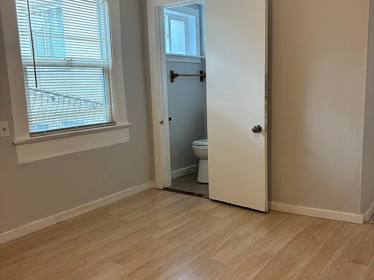 913A 7th Ave — Photo 5