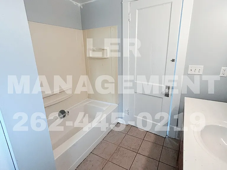 7324 38th Ave — Photo 4