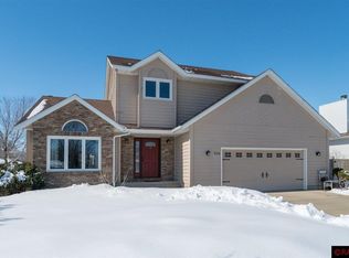 104 Manchester Ct, Mankato, MN 56001