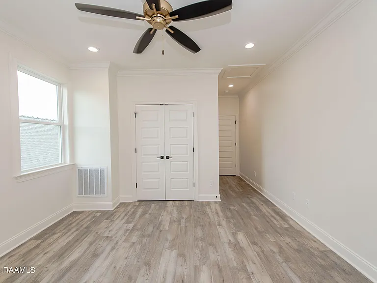 424 Dunvegan Ct — Photo 30