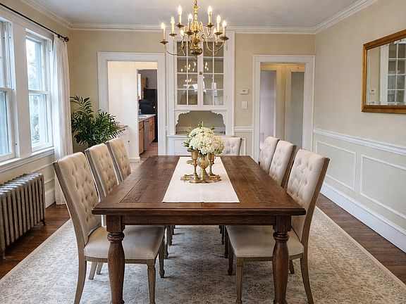 3rd image of 127 Saint Andrew Rd Floor 2