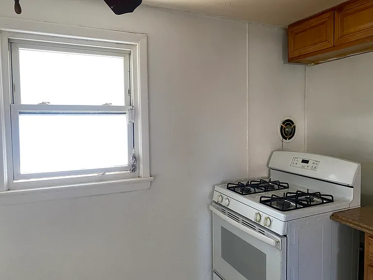 209-211 Paterson Ave #2 — Photo 12