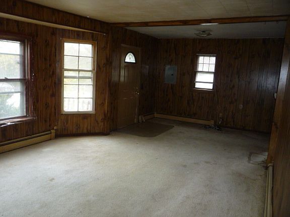 3rd image of 1604 N Hickory Ave