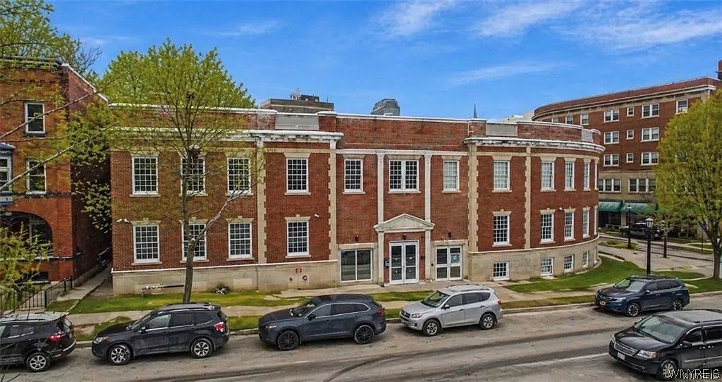 1 bed, 1.5 bath, 702 sqft, $1,250 — Photo 1