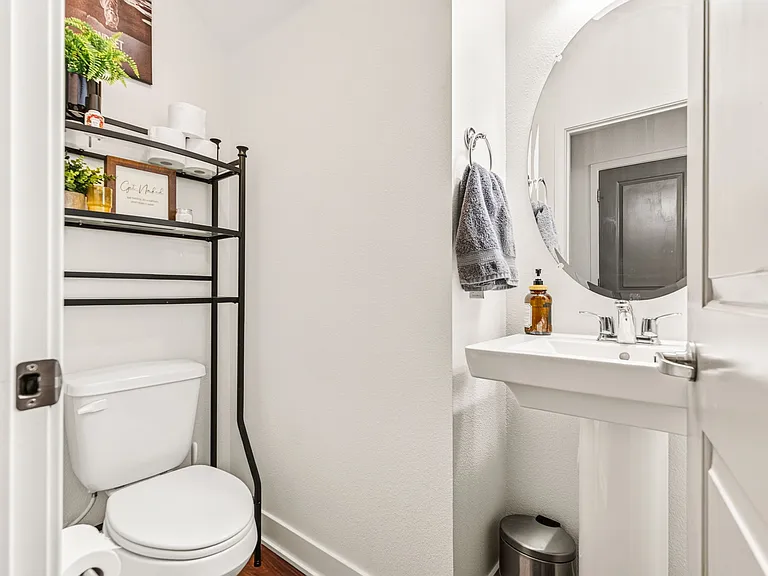 2280 Altamira Dr — Photo 17
