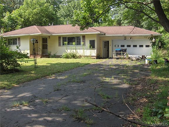 2nd image of 5 Maureen Dr
