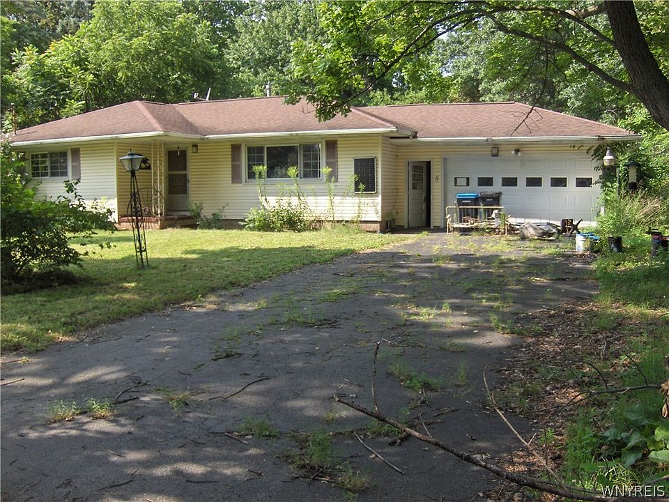 1st image of 5 Maureen Dr