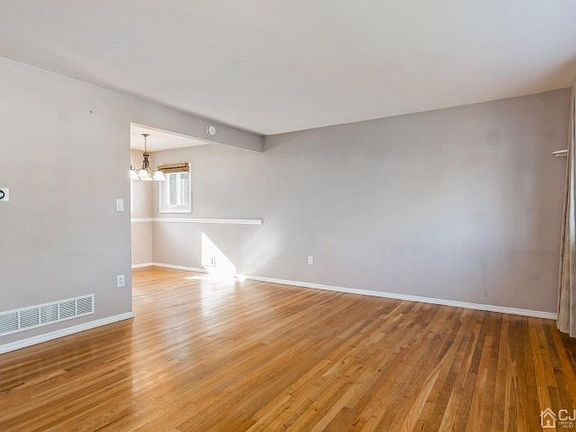 3rd image of 182 McFarlane Rd