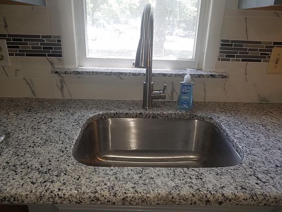Kitchen stainless steel large sink, window for sunlight, Single Handle Pull down Stainless Steel Kitchen Faucet