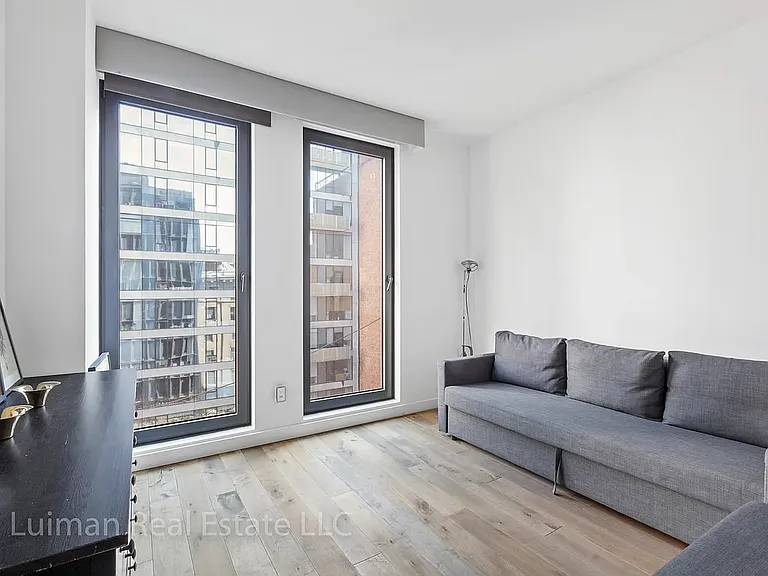 15 Renwick St #702 — Photo 6