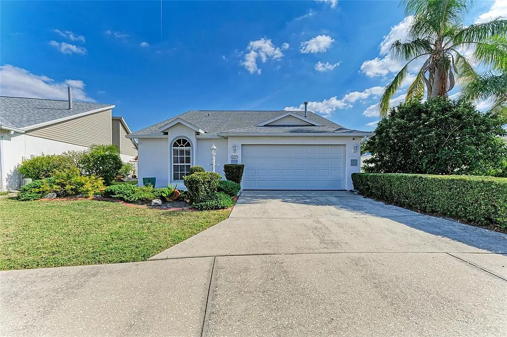 3 bed, 2.0 bath, 1677 sqft, $2,700 — Photo 2
