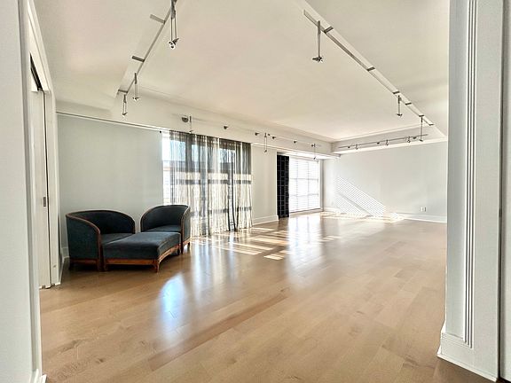 5th image of 250 President St Unit 408