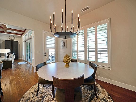 Kitchen dining