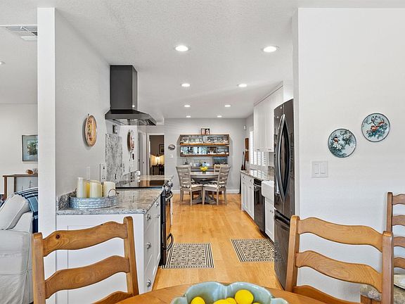4th image of 113 Hacienda Drive