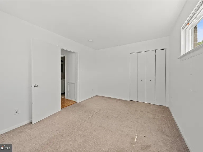 630 11th St NE #302 — Photo 16