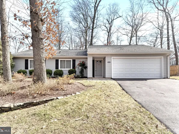 1523 Hiddenbrook Dr, Herndon, VA 20170