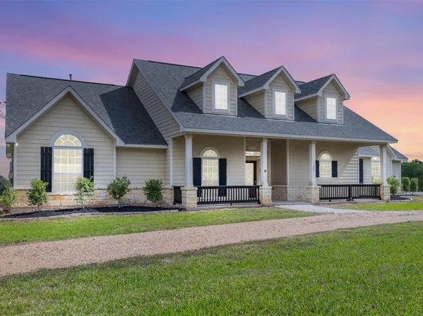 840 E Glenn St, Bellville, TX 77418