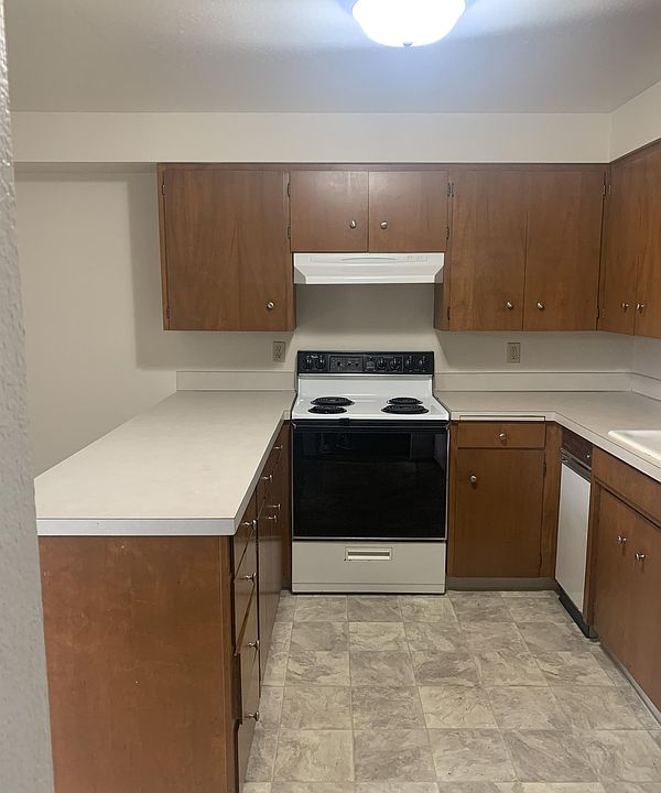 1st image of 105 La Villa Dr