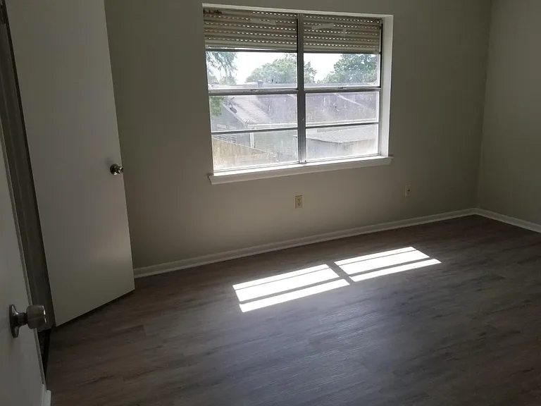 2312 Litchwood Ln — Photo 9
