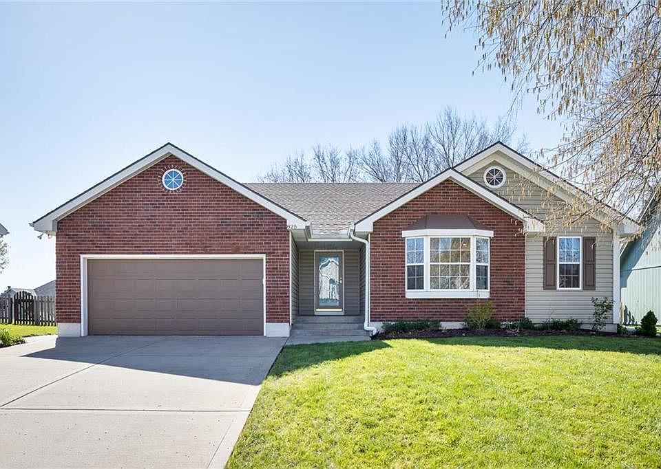 1st image of 825 Black Oak Dr