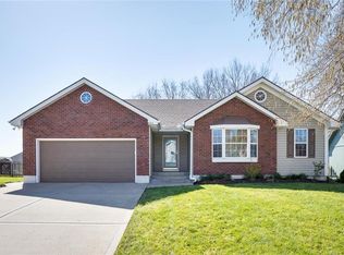 825 Black Oak Dr, Liberty, MO 64068