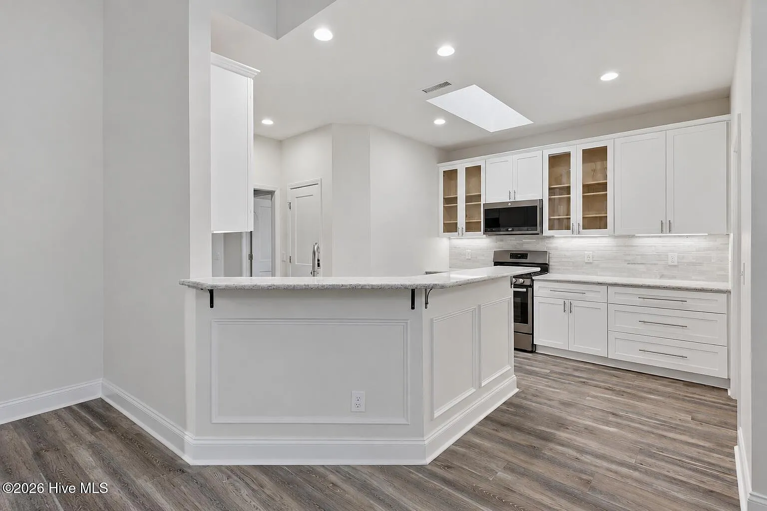 3 bed, 2.0 bath, 1980 sqft, $2,950 — Photo 4