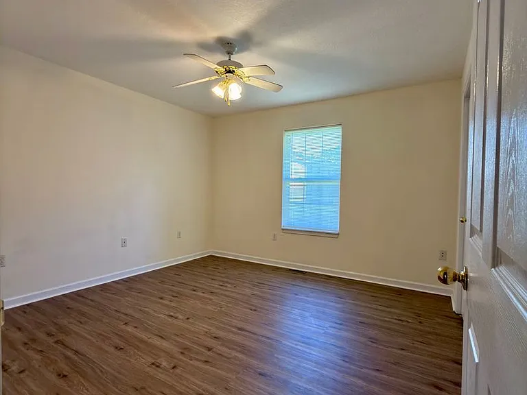 608-610 Curtis Dr — Photo 5